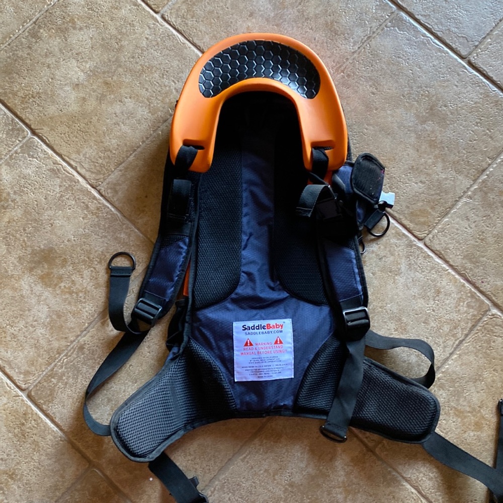 Saddle baby pack